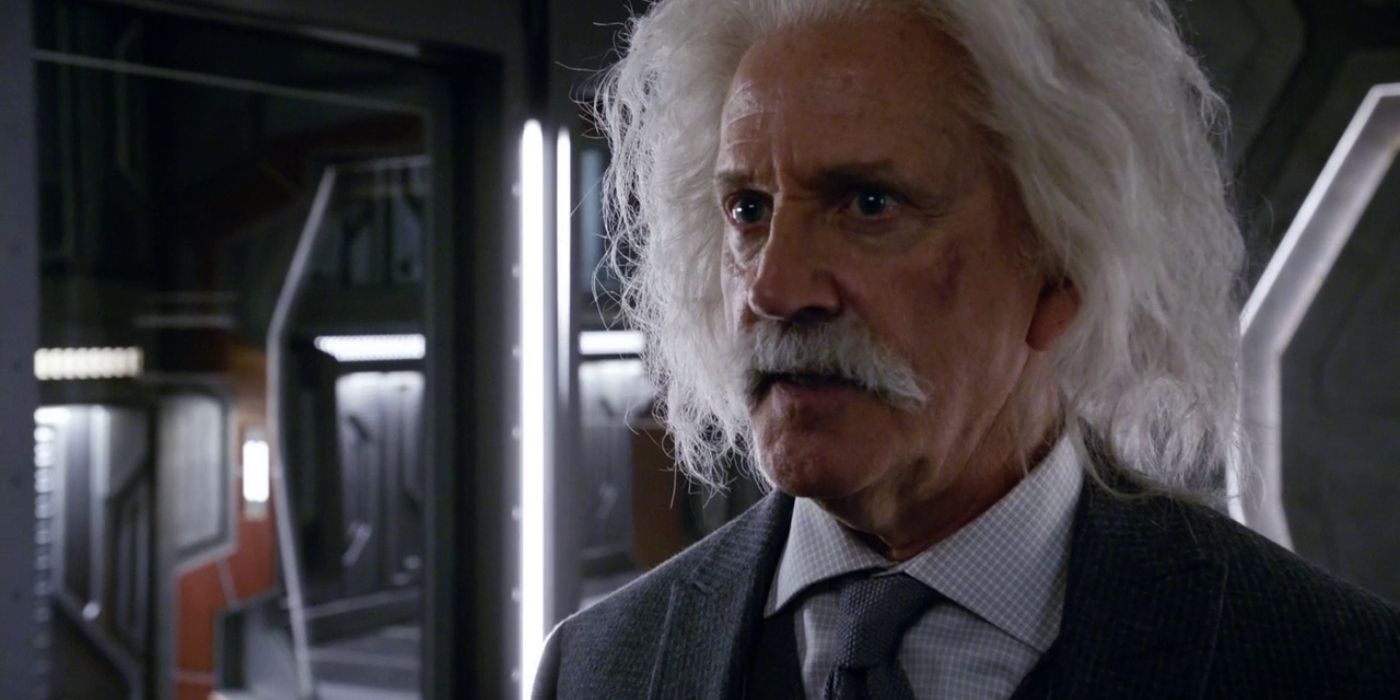 Einstein aboard the Legends' time machine in Legends of Tomorrow