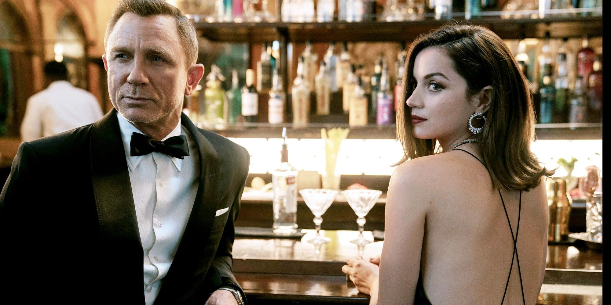 Daniel Craig as James Bond and Ana de Armas as Paloma in No Time to Die