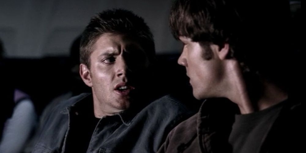 Dean a l'air effrayé dans un avion dans Supernatural 