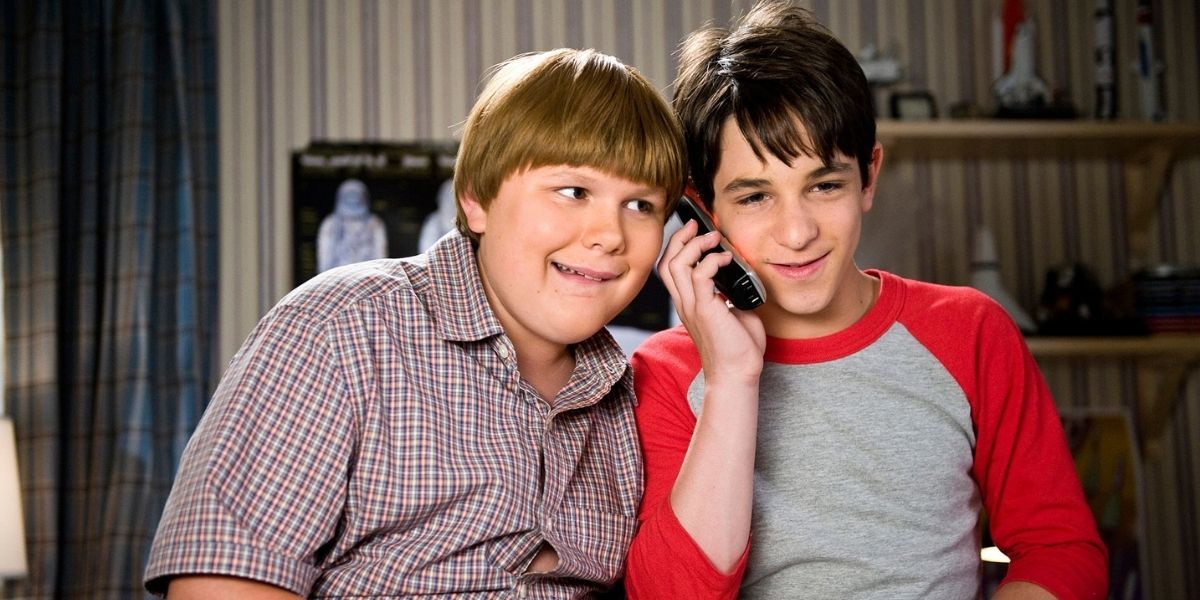 Greg and Rowley on the phone in Diary Of A Wimpy Kid: Dog Days