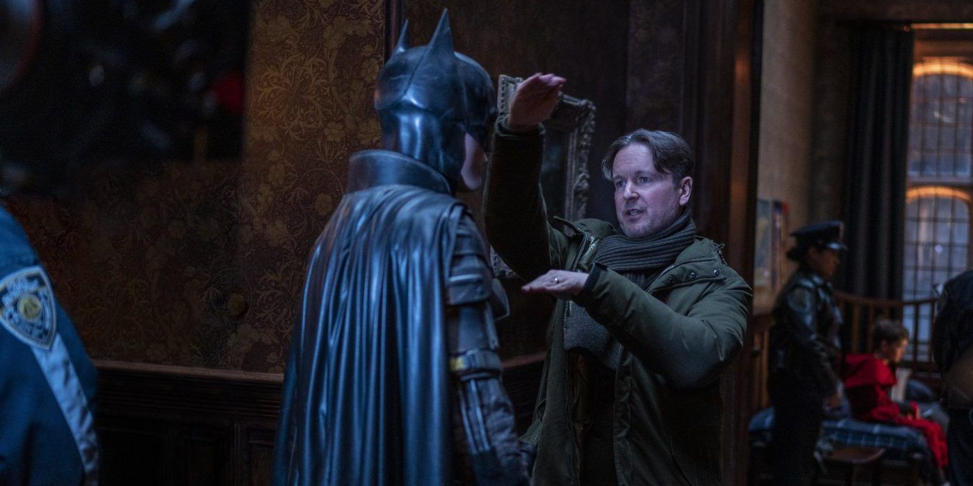 The Batman BTS Images Show Matt Reeves Directing Robert Pattinson