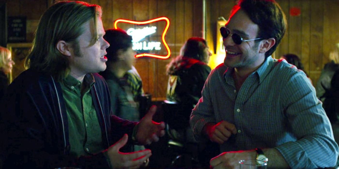 Foggy and Matt hanging out out the pub in Daredevil season 1