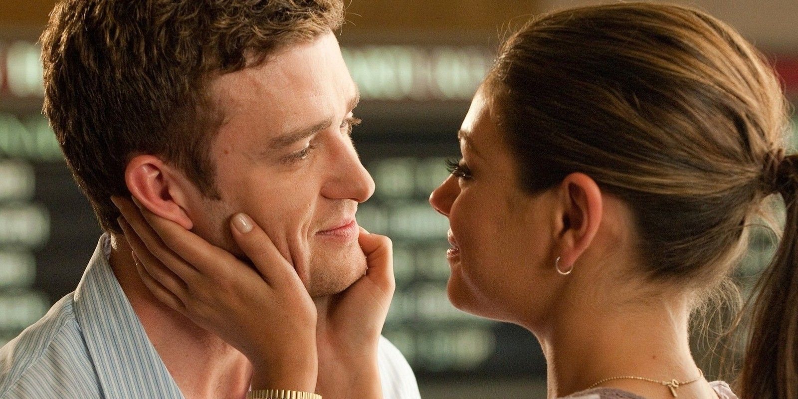 Jamie and Dylan staring lovingly at each other in Friends with Benefits