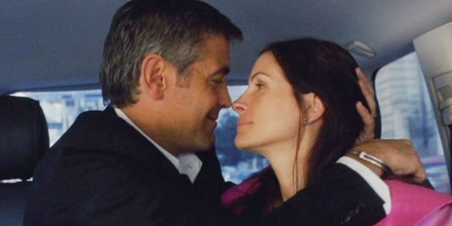 George Clooney et Julia Roberts s'embrassent dans Oceans 12.