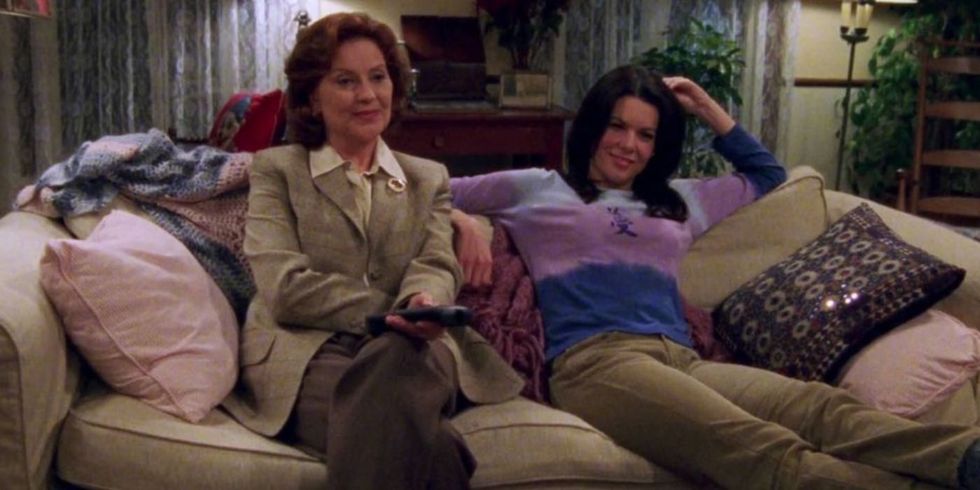 Emily and Lorelai sitting on the couch on Gilmore Girls