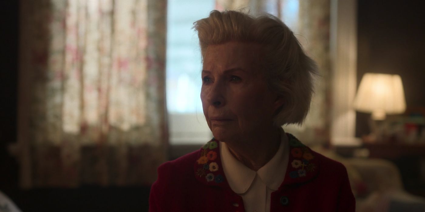 Gwen talks to Mary in Wolf Like Me