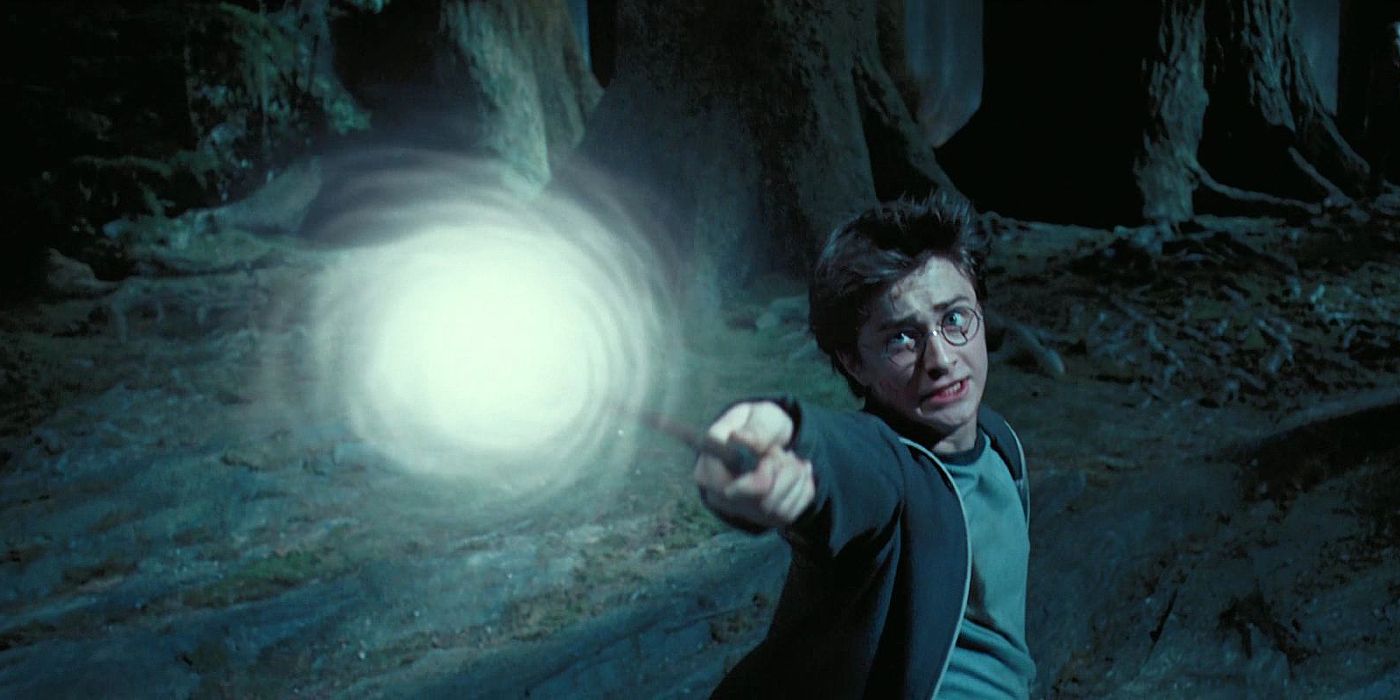 Harry Potter lança seu Patrono em Harry Potter. 