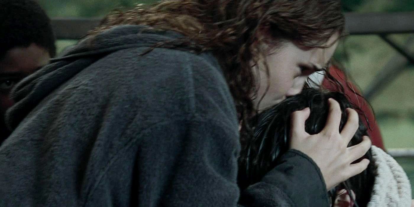 Hermione kisses Harry's head after emerging from the lake
