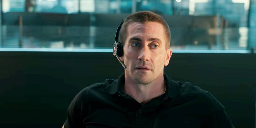 Jake Gyllenhaal as Joe Baylor wearing a headset on the emergency call in The Guilty