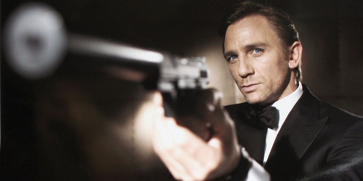 James Bond aiming his gun in Casino Royale.