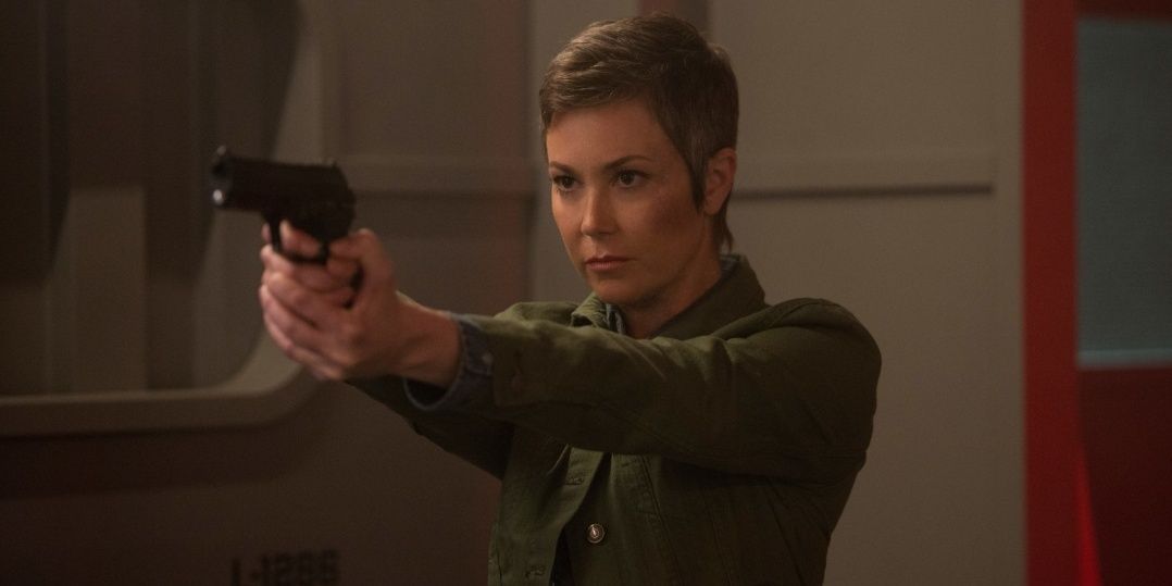 Jody Mills aims a gun in Supernatural