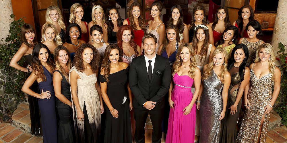 The cast of the Bachelor season 18 poses around Juan Pablo