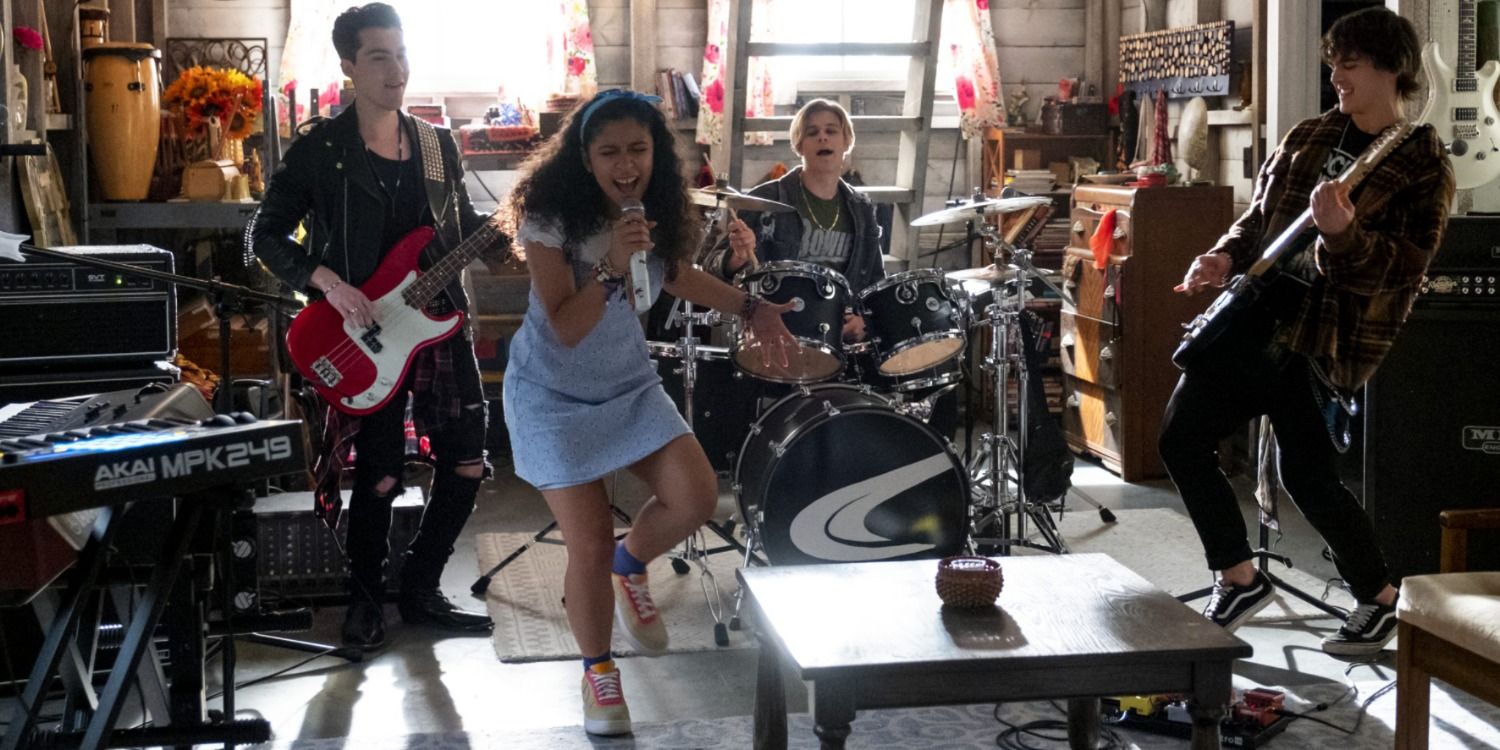 Julie and the Phantoms rehearse in the garage in a deleted performance scene