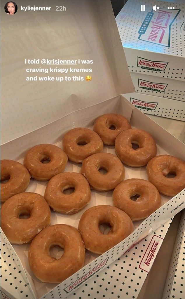KUWTK Kris Jenner Gifted Kylie Donuts To Help Pregnancy Cravings