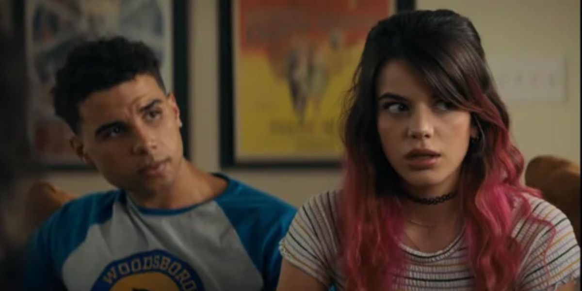 Liv sits next to her boyfriend in Scream.