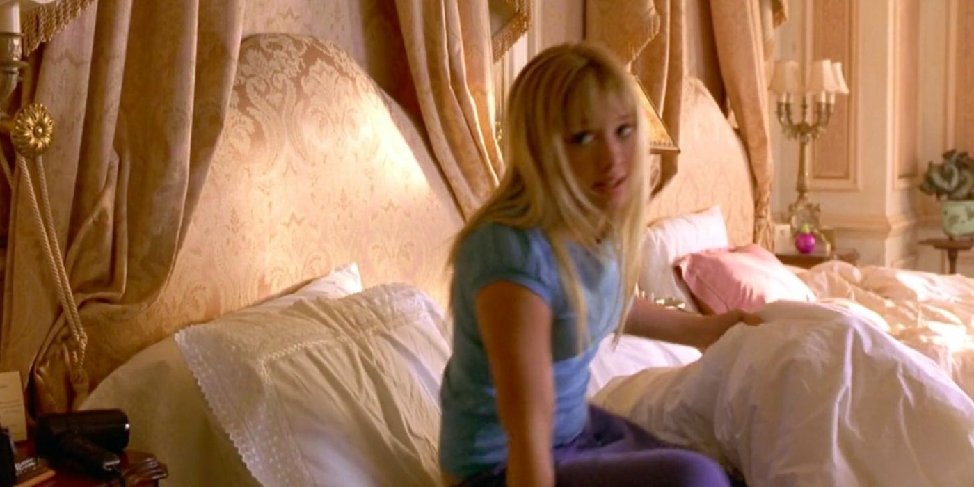 Lizzie hopping out of bed in The Lizzie McGuire Movie