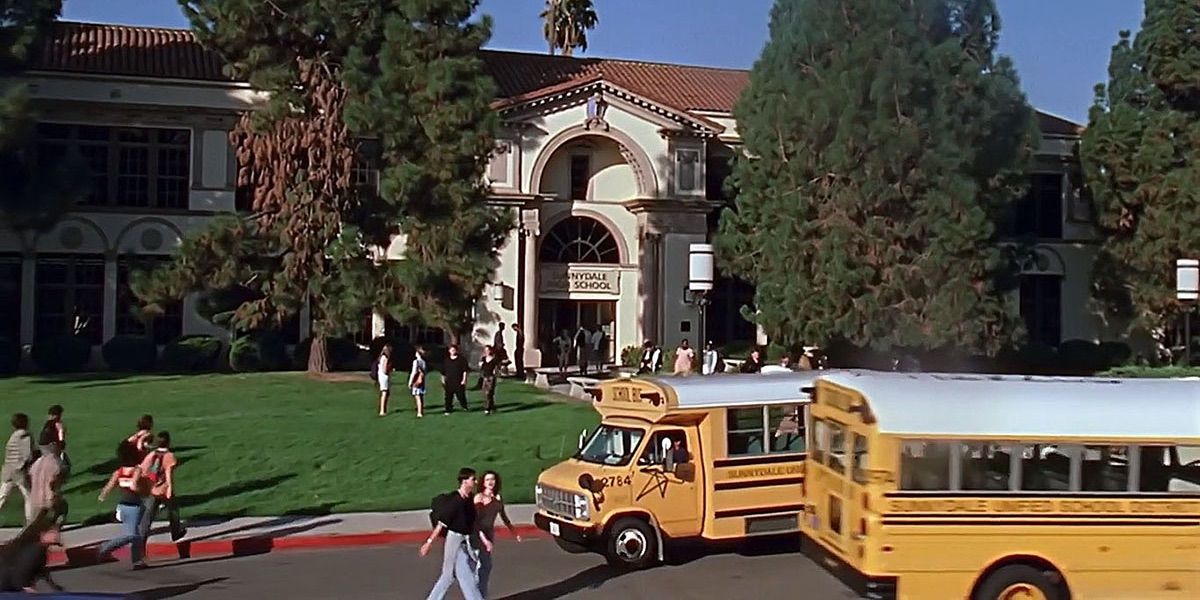 High school students enter school from Buffy The Vampire Slayer