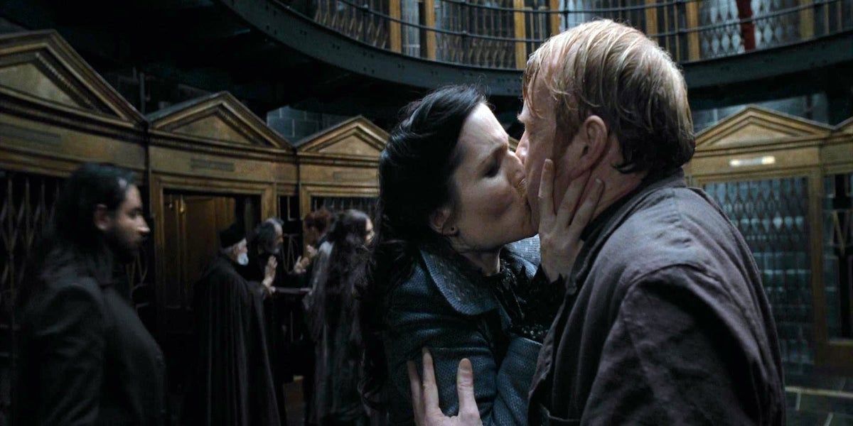Mary Elizabeth Cattermole kisses Ron Weasley in Deathly Hollows