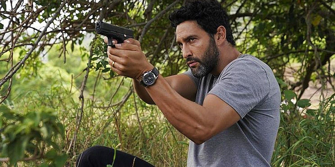 Noah Mills as Jesse Boone with his gun drawn in NCIS Hawai'i