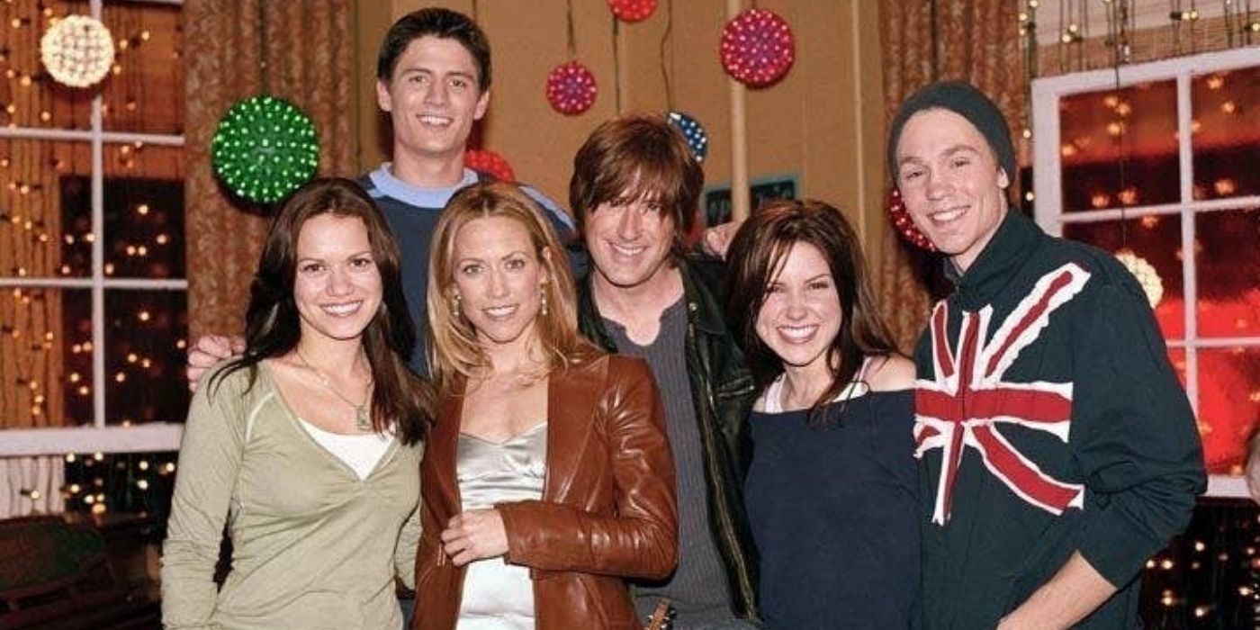 Sheryl Crow posing with the cast of OTH