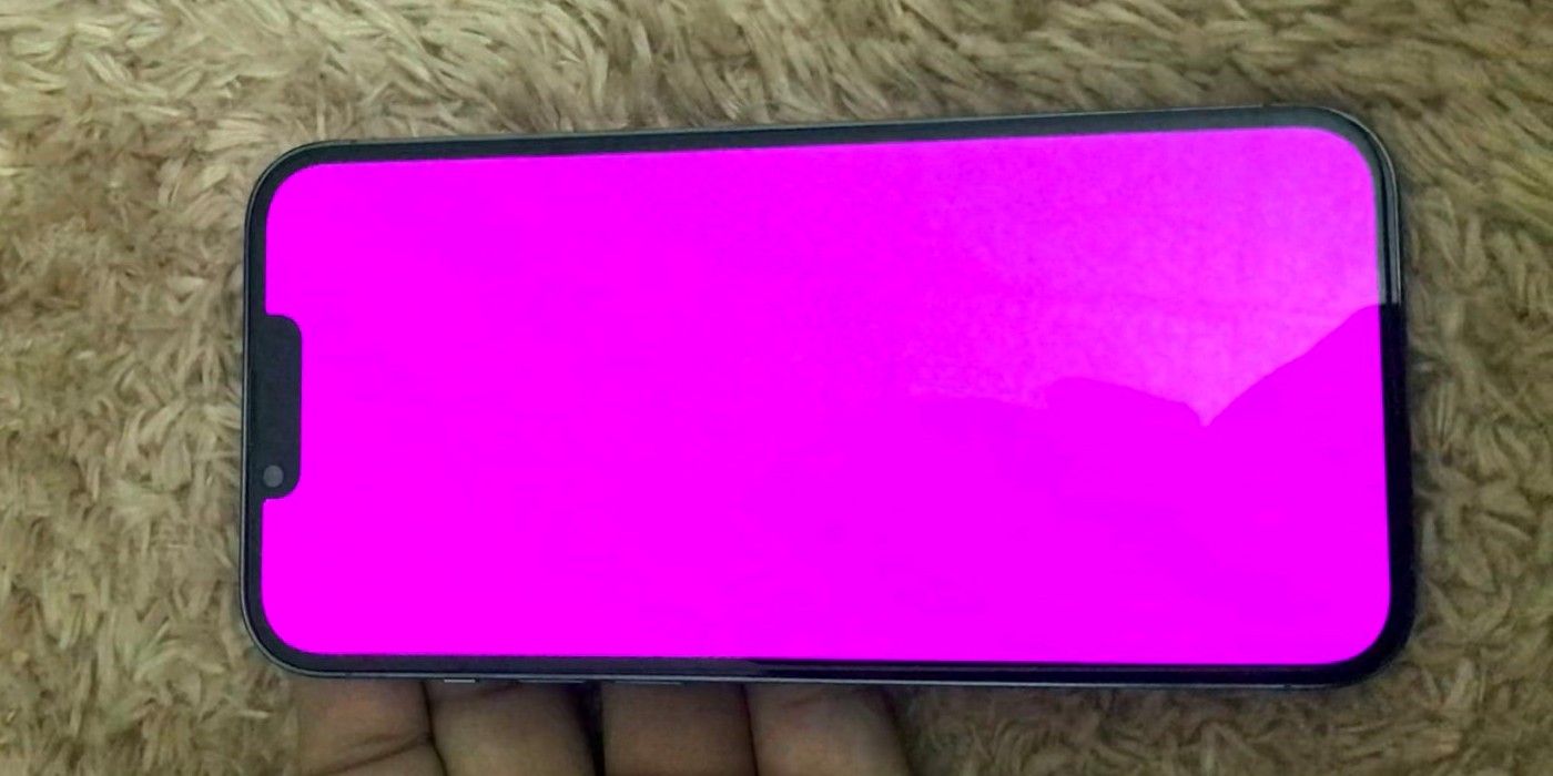 Pink screen issue on iPhone 13 units