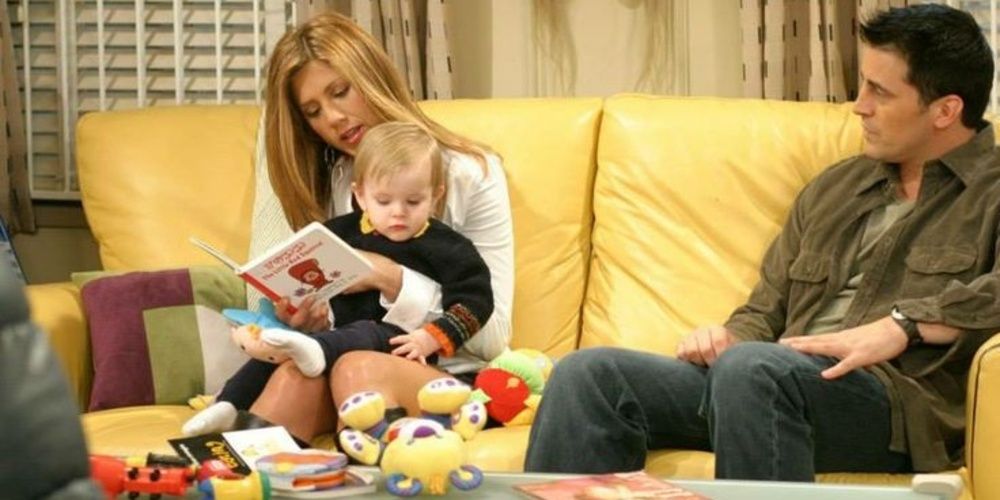 Rachel reads to Joey and Emma in Friends