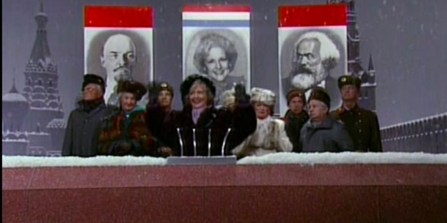 Rose, Blanche, and Dorothy speaking in Moscow in The Golden Girls