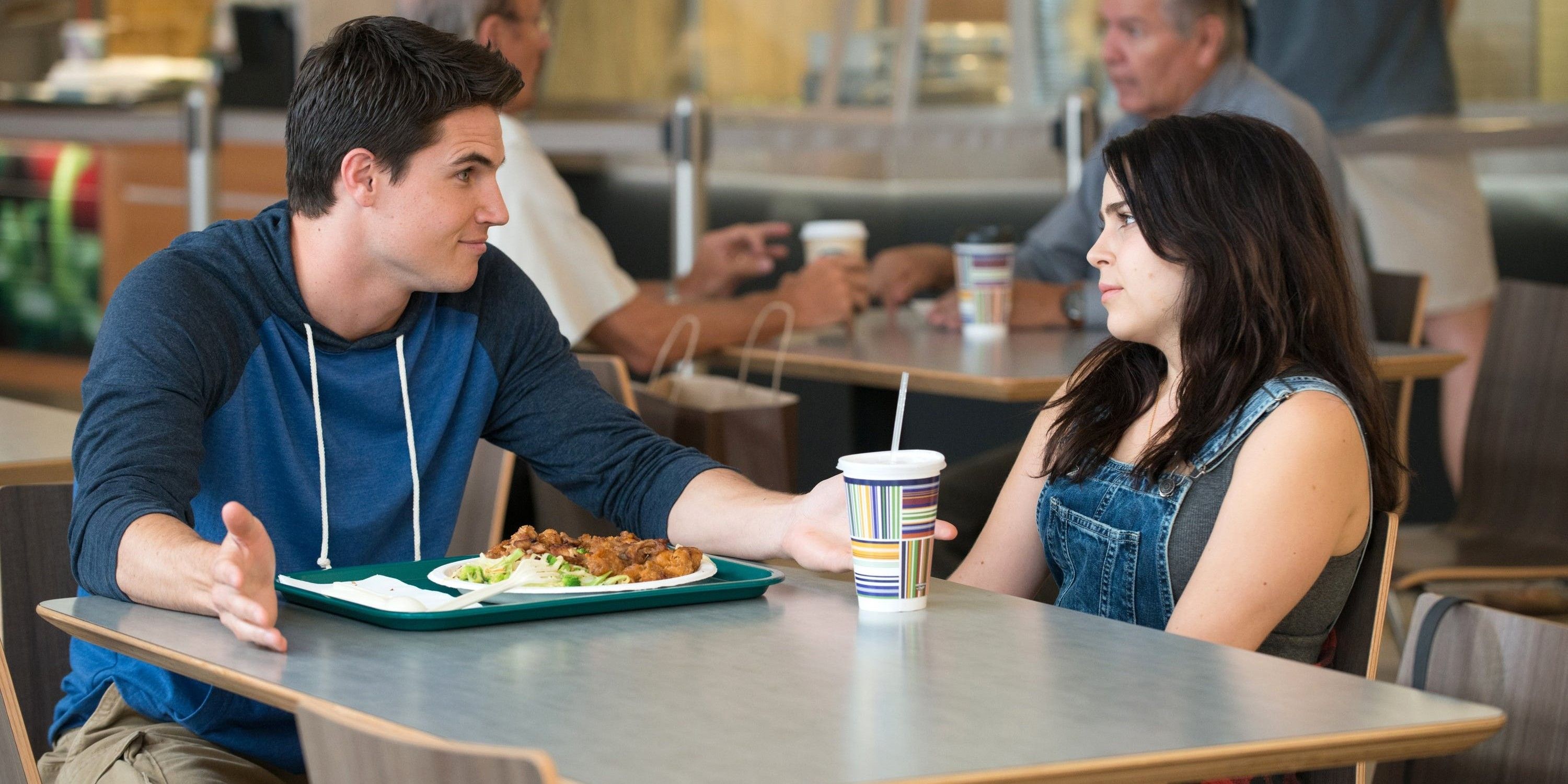 The Duff Mae Whitman and Robbie Amell eat lunch and talk strategy