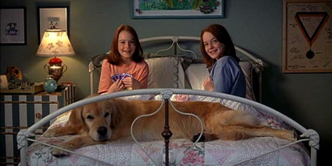 Hallie and Annie in bed with Sammy in The Parent Trap