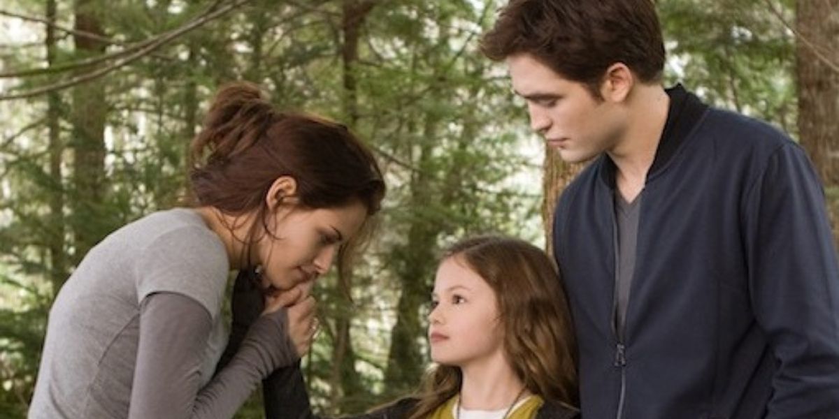Edward, Bella e Reneesme em A Saga Crepúsculo: Amanhecer - Parte 2