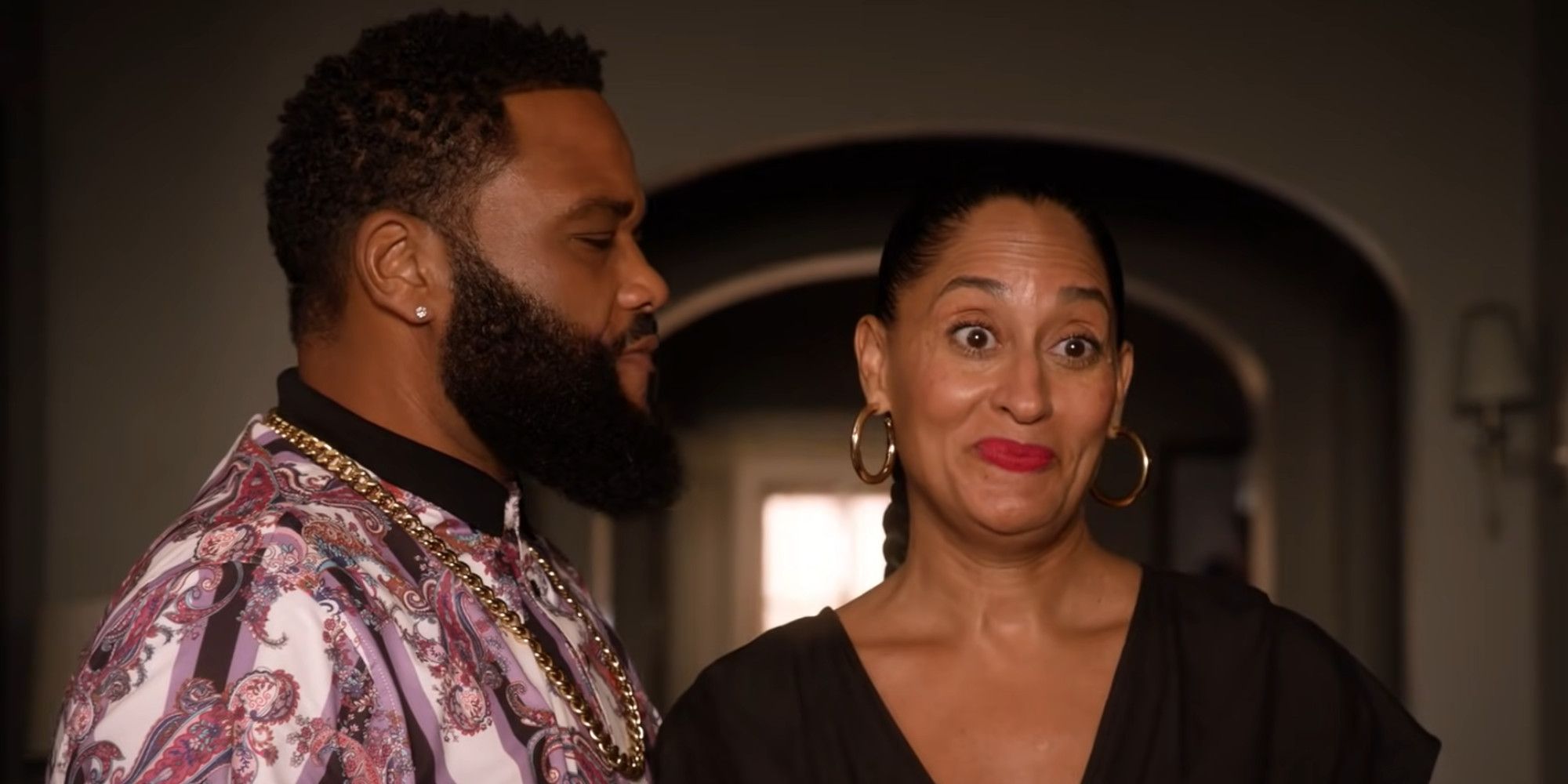 Tracee Ellis Ross and Anthony Anderson in Black-ish