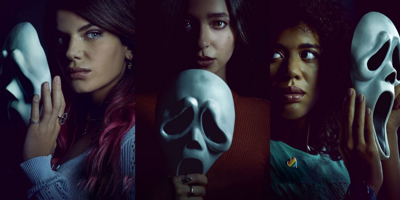 Liv, Amber, and Mindy posed with the Ghostface mask