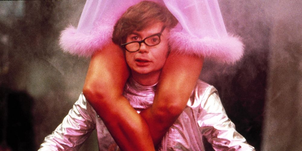 Austin has a woman on his shoulders in Austin Powers: International Man of Mystery