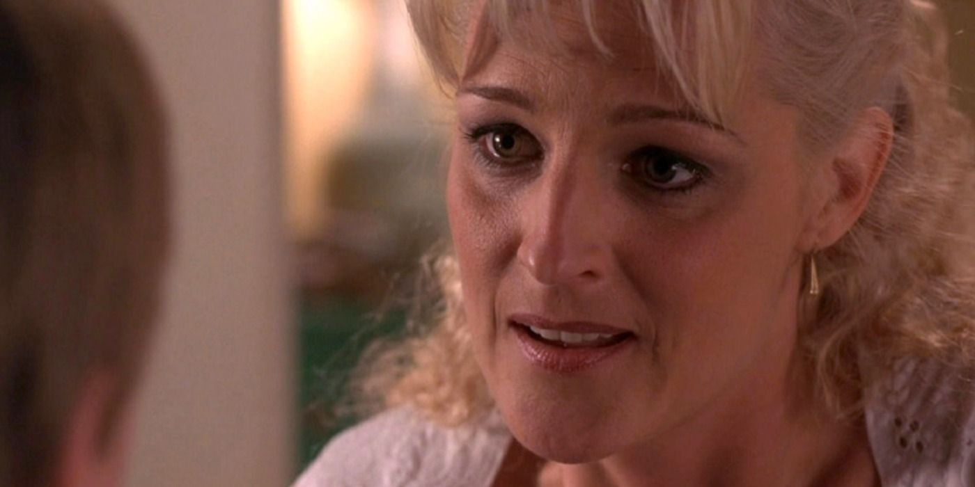 Close up of a concerned Helen Hunt in Pay It Forward.