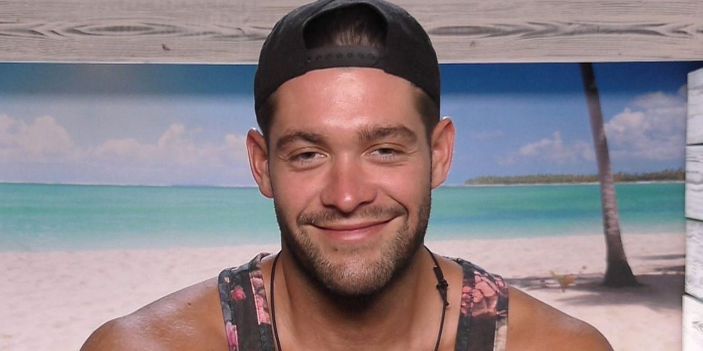 An image of Jonny smiling in Love Island