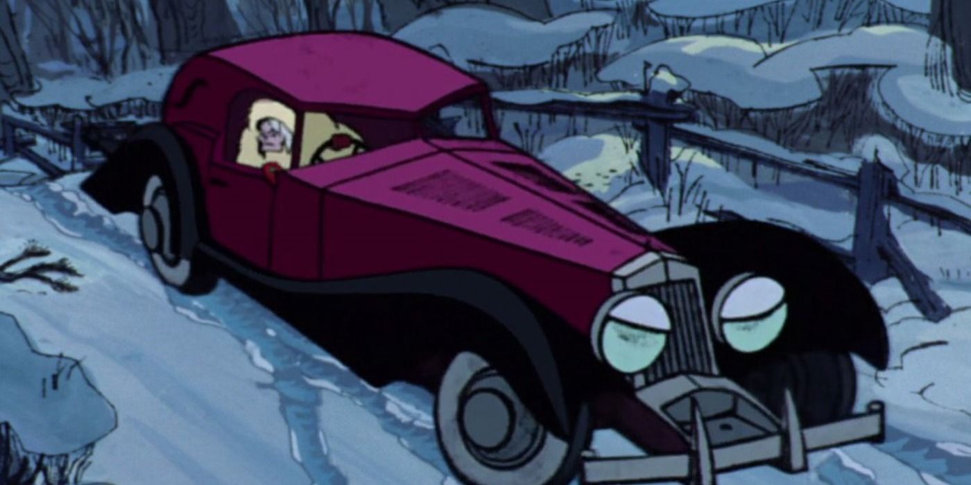 تقود Cruella de Vil سيارتها الفاخرة عبر أرض مغطاة بالثلوج في فيلم ديزني مائة وواحد مرقش.