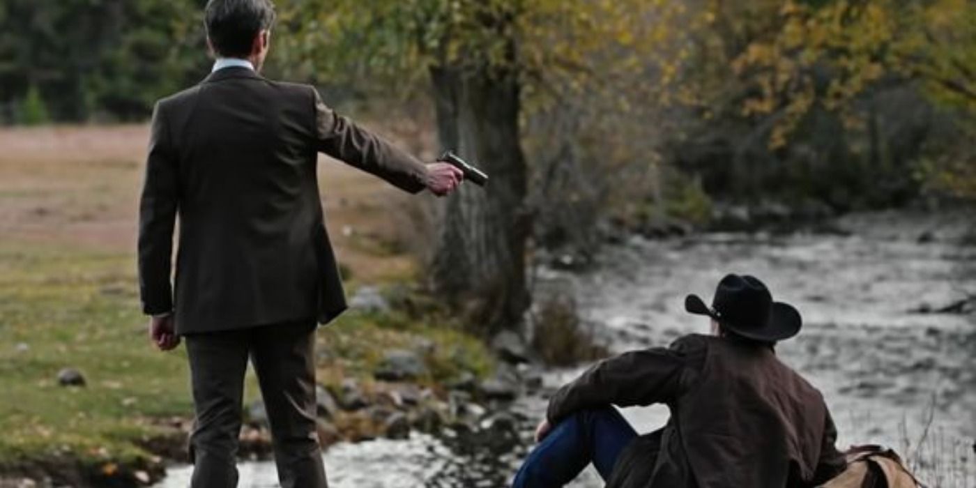 Jamie segurando uma arma para seu pai em Yellowstone