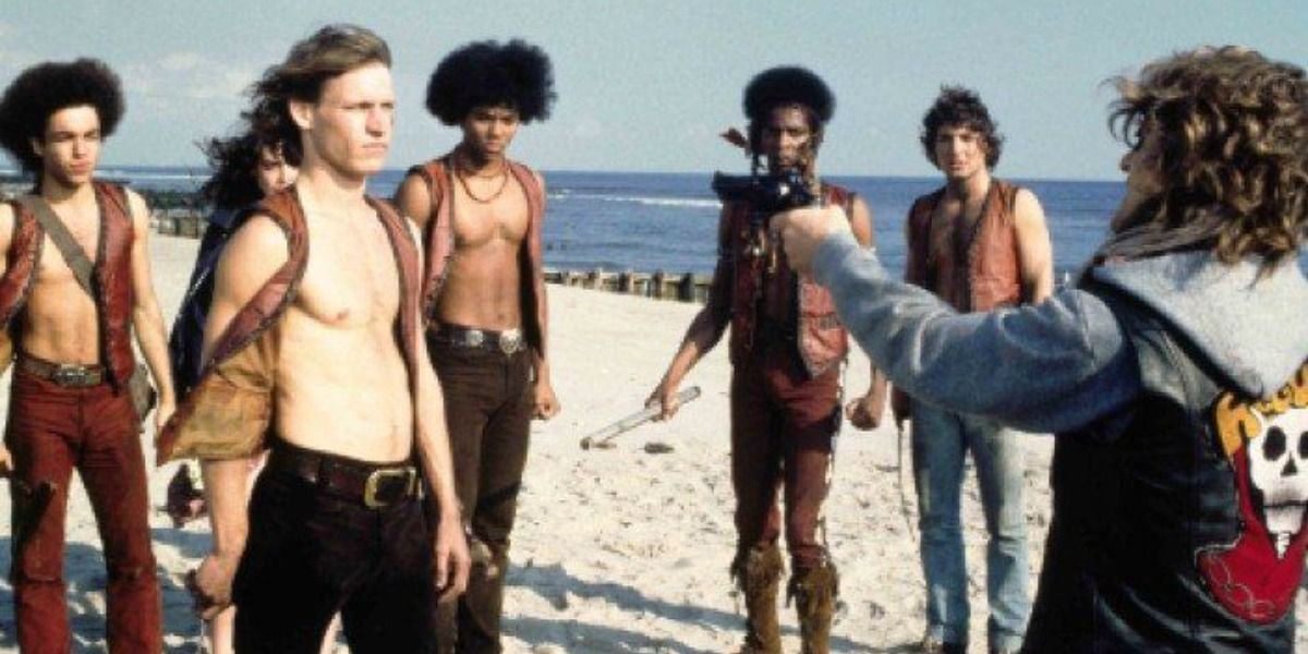 Luther pointing a gun at Swan on the beach in The Warriors.