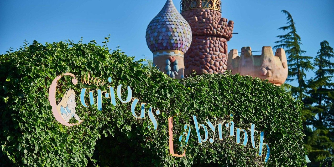 Alices Curious Labyrinth at Disneyland Paris