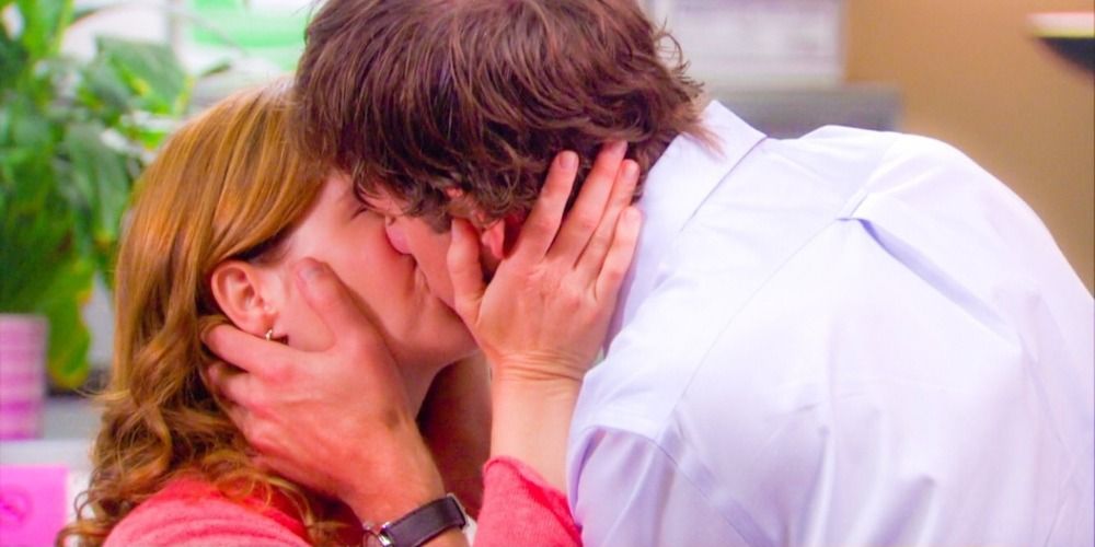 An image of Pam and Jim kissing in The Office