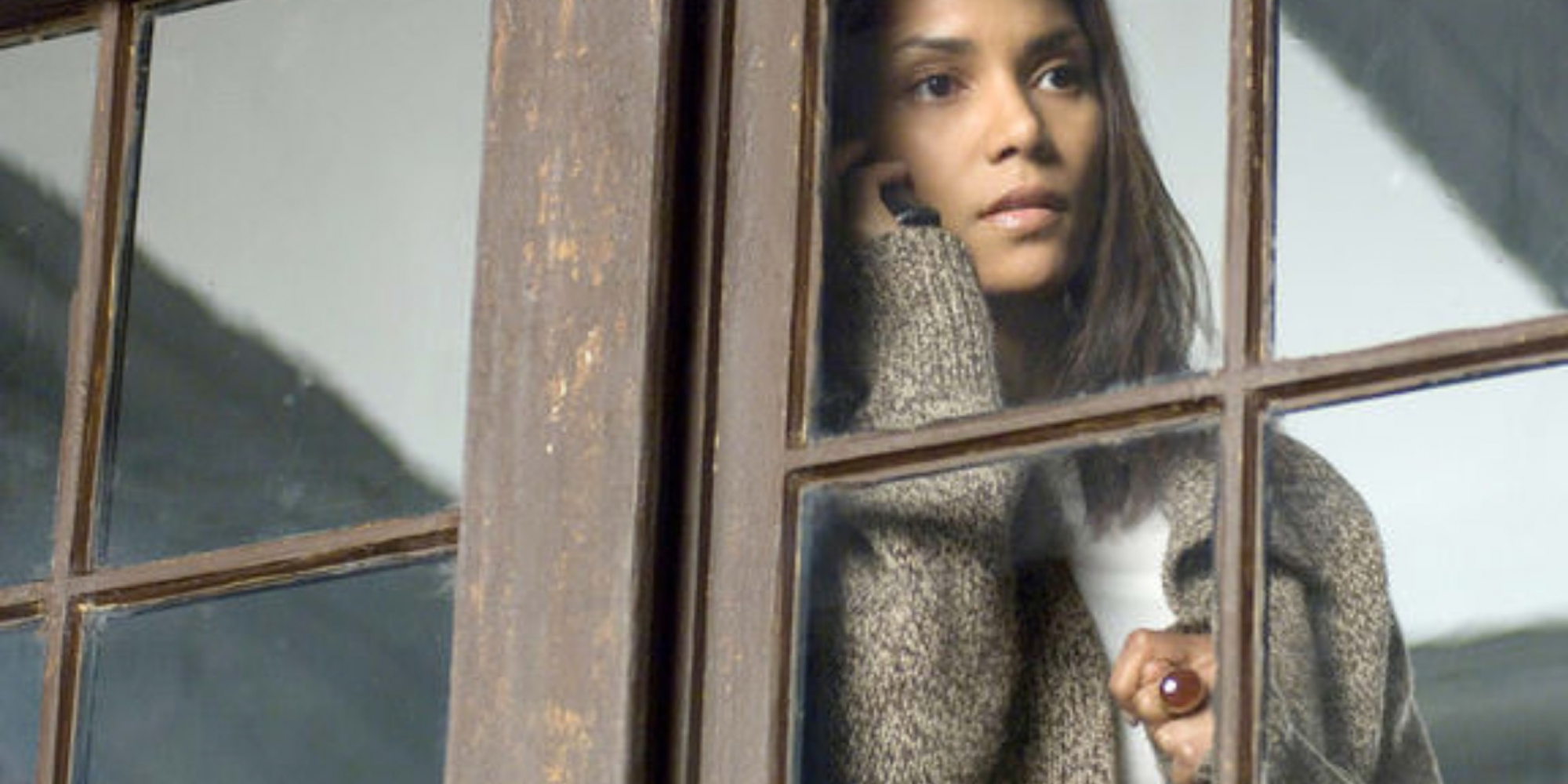 Halle Berry In A Perfect Stranger looking out the window while talking on her cell.