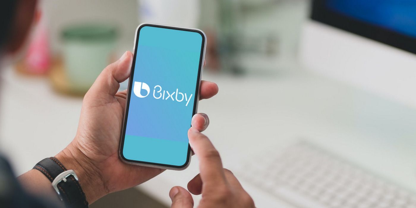 Logo Bixby em um smartphone Samsung