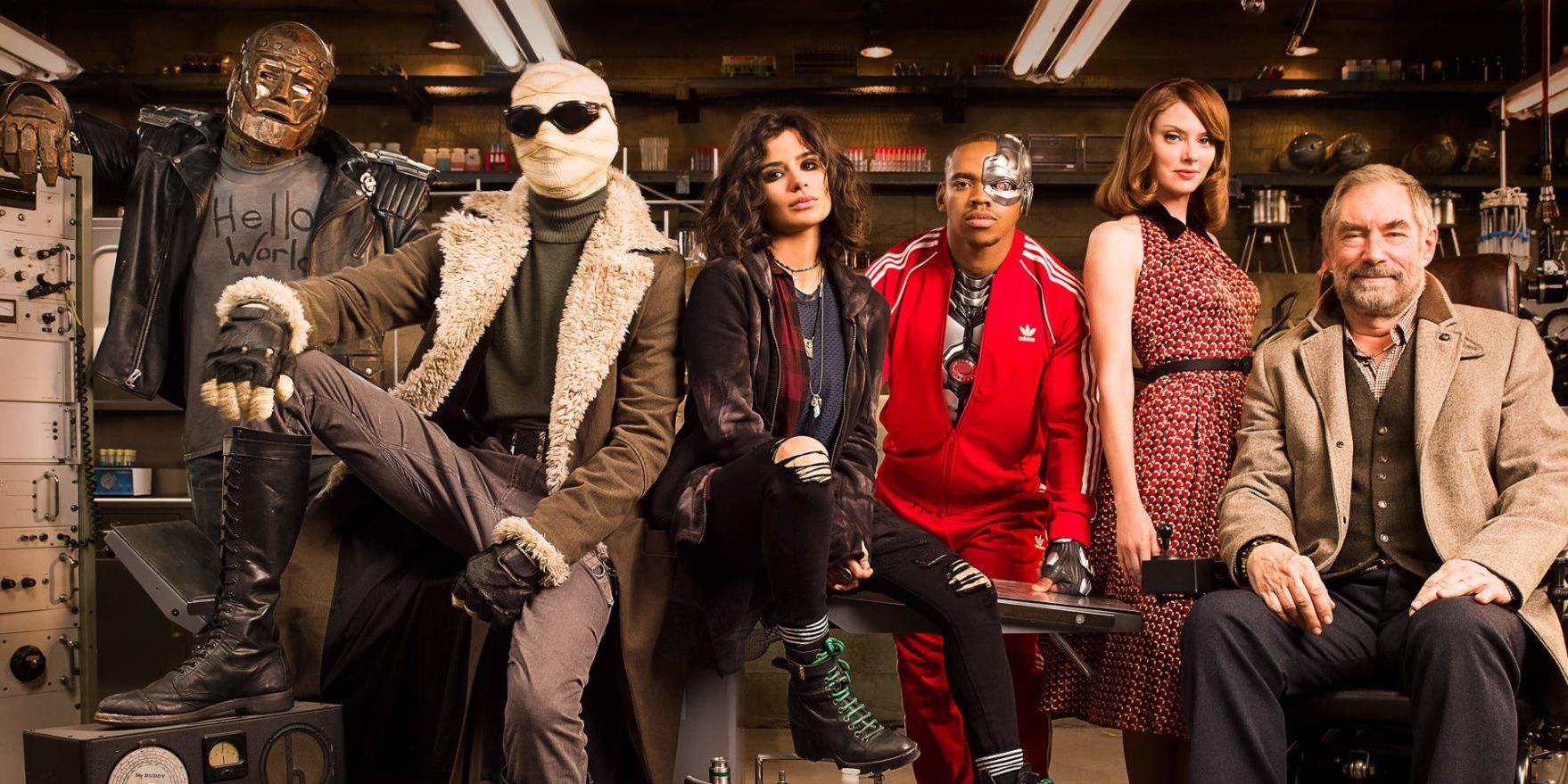 The cast of Doom Patrol poses together