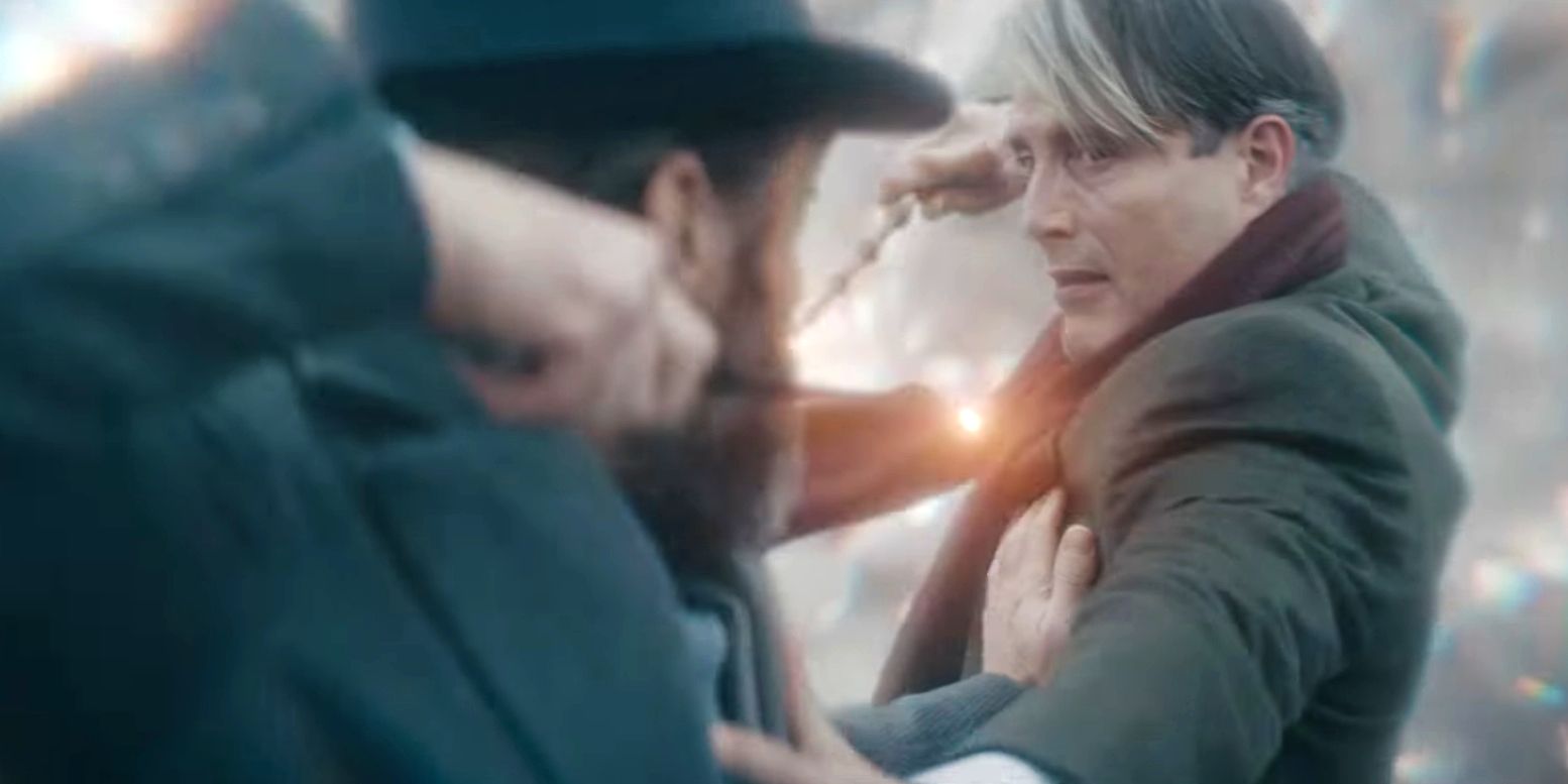 Albus Dumbledore and Grindelwald fighting in Fantastic Beasts 3