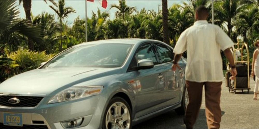 Bond arrives at a hotel in the Bahamas in Casino Royale 