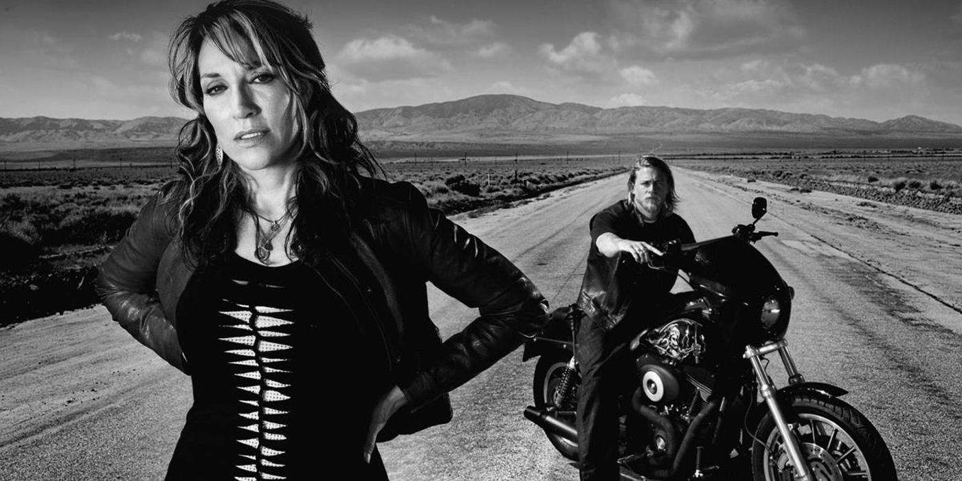Gemma standing in front of Jax in Sons of Anarchy.