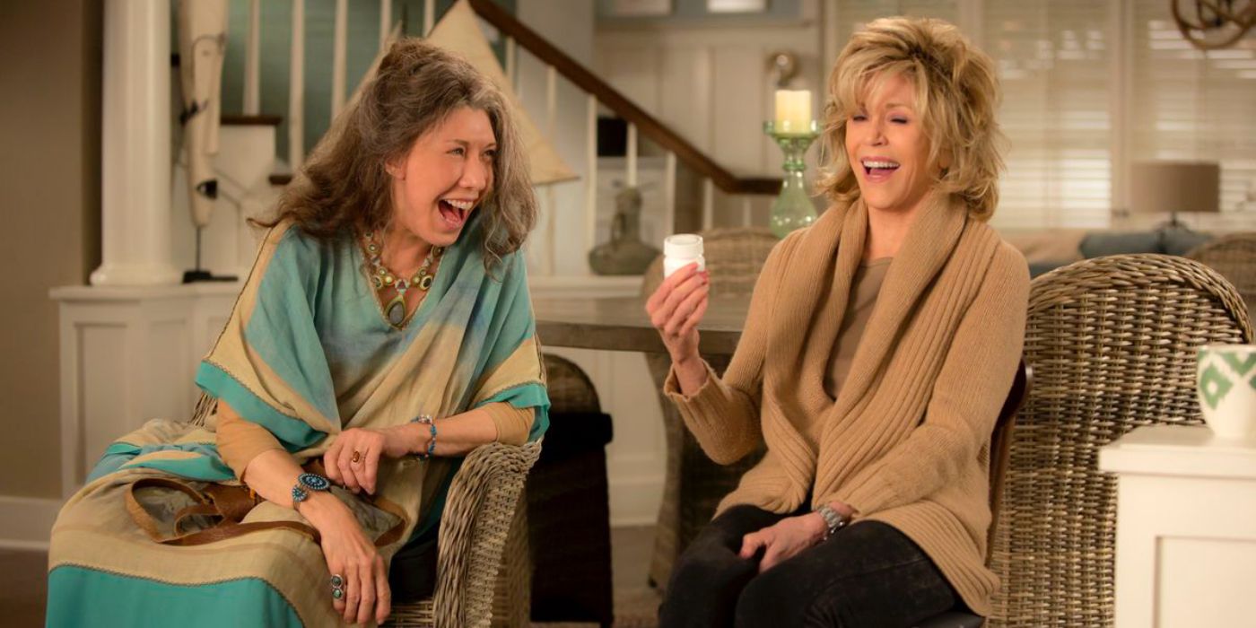 Frankie and Grace sitting on the couch on Grace and Frankie