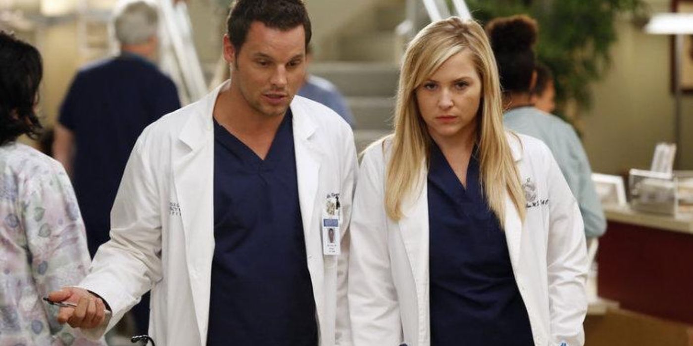 Alex and Arizona talking at the hospital on Grey's Anatomy