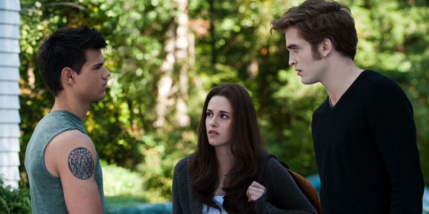 Jacob, Edward and Bella talking in Twilight Eclipse.