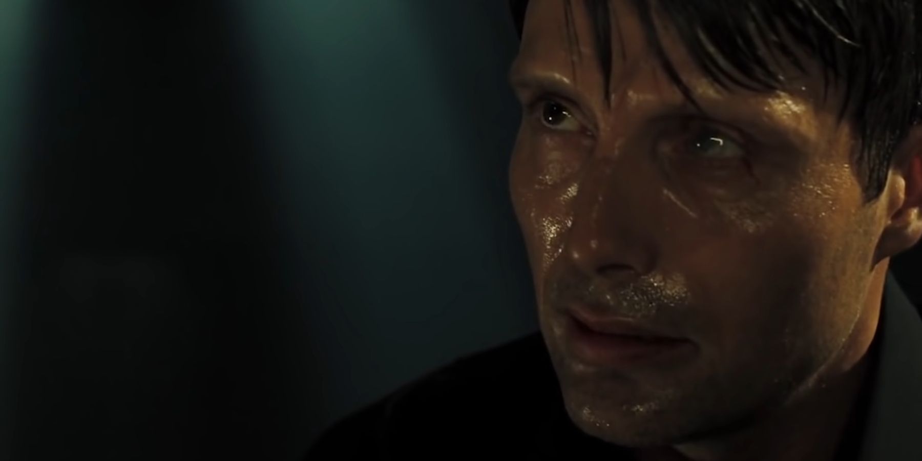 Le Chiffre threatening James Bond in Casino Royale